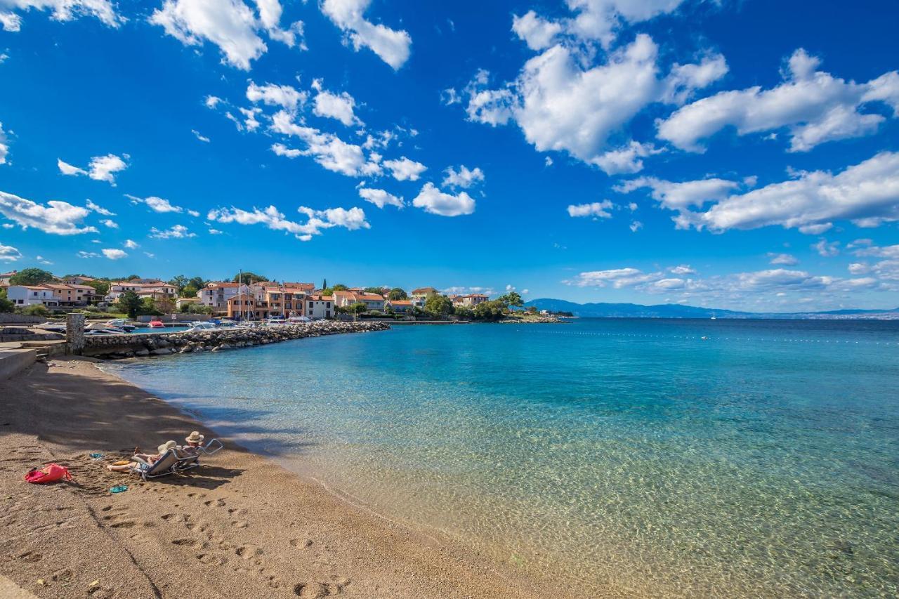 Apartments By The Sea Vantacici, Krk - 5347 Malinska Bagian luar foto